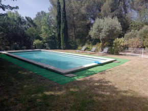 T2 dans villa Provençale - Piscine